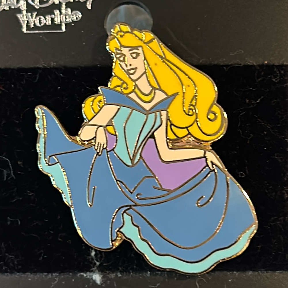 Vintage Disney 2000 Sleeping Beauty Aurora Pin